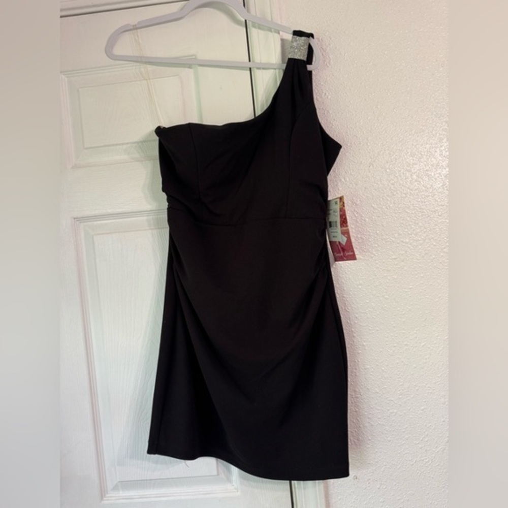 Emerald Sundae Black One-Shoulder Dress